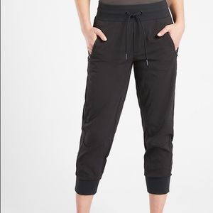 NWOT Athleta Trekkie North Cropped Jogger